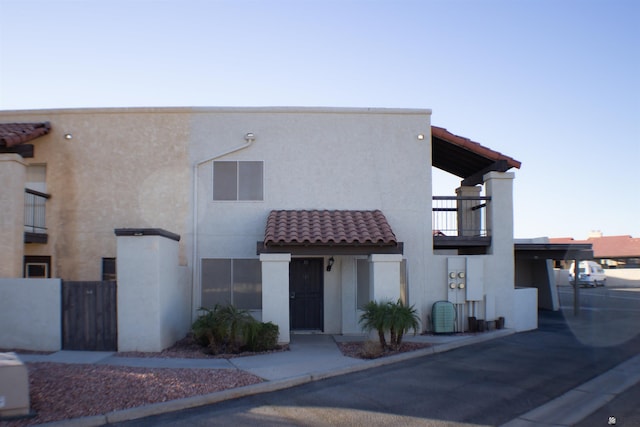 view of front of home featuring a balcony