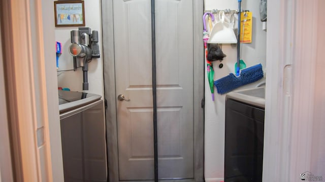 laundry room with washer / dryer