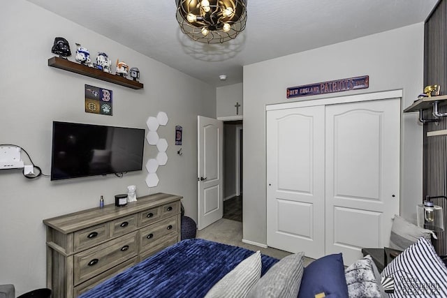 bedroom featuring a notable chandelier and a closet