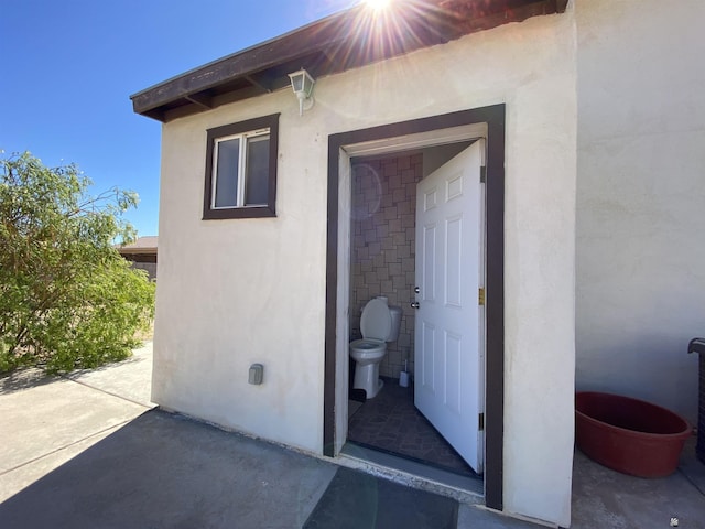 property entrance featuring stucco siding