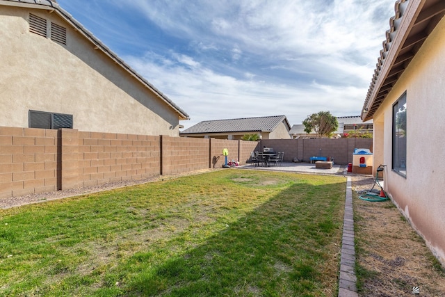 view of yard with a patio