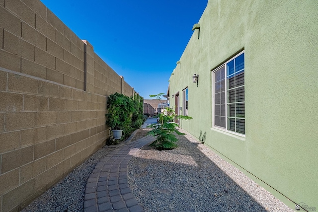 view of yard featuring a patio area