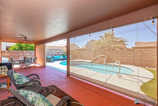 view of patio with a fenced in pool, outdoor lounge area, and ceiling fan