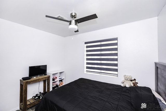 bedroom featuring a ceiling fan