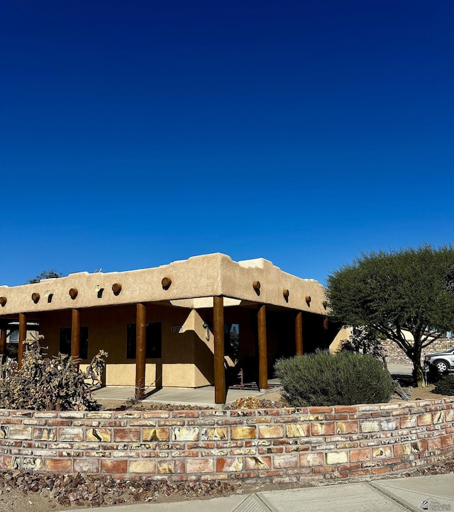 view of front of house featuring a patio