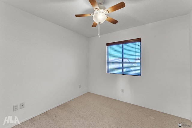 empty room featuring a ceiling fan