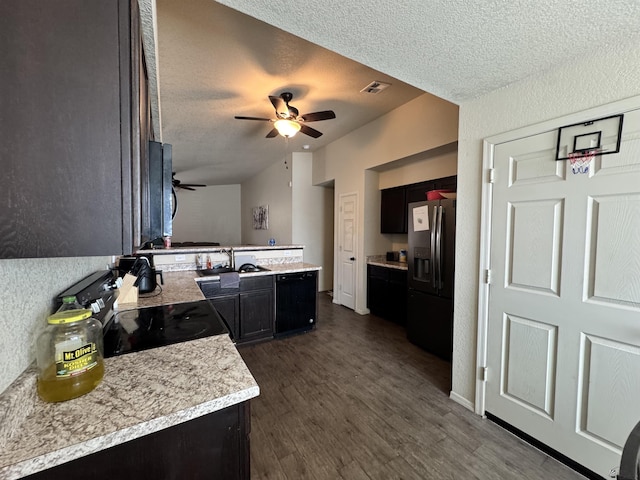 kitchen featuring sink, stainless steel fridge, a textured ceiling, electric range oven, and kitchen peninsula