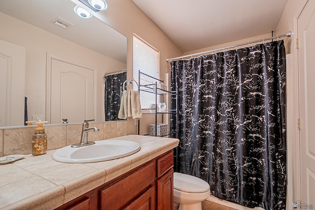 full bathroom with toilet, a shower with shower curtain, vanity, and visible vents