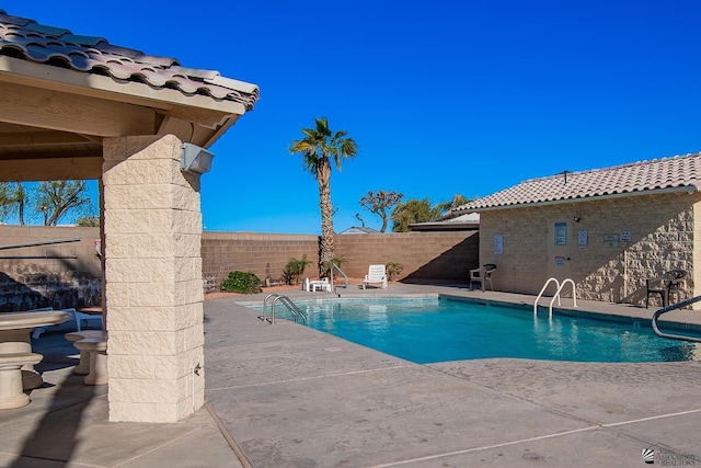 view of swimming pool featuring a patio