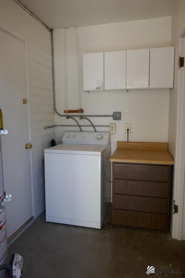 laundry area featuring cabinet space and washer / clothes dryer