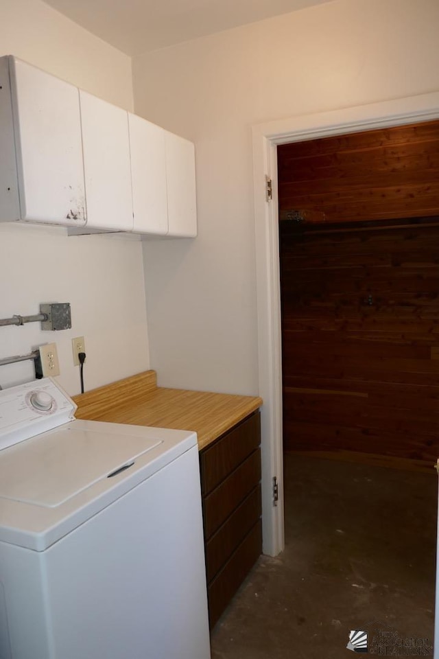 laundry area with washer / clothes dryer and cabinet space