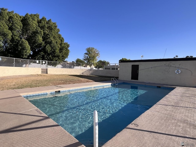 view of swimming pool