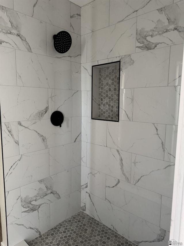 bathroom featuring tiled shower