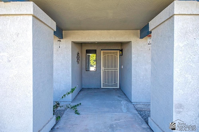 property entrance featuring stucco siding