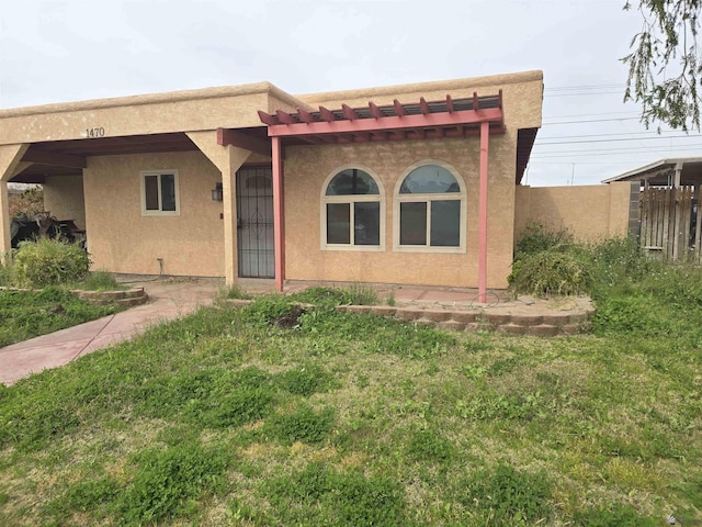 view of front of property with a front lawn