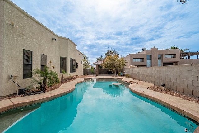 view of swimming pool