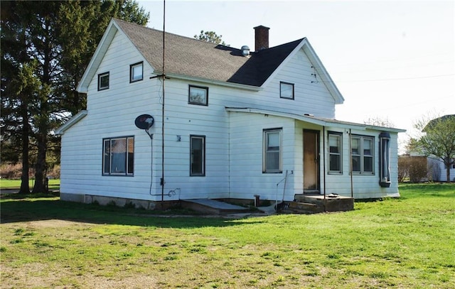 back of house featuring a yard