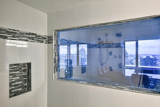 bathroom with a wealth of natural light and a city view