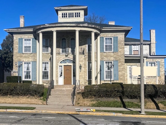 view of front of property with a balcony