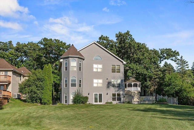 back of house featuring a lawn