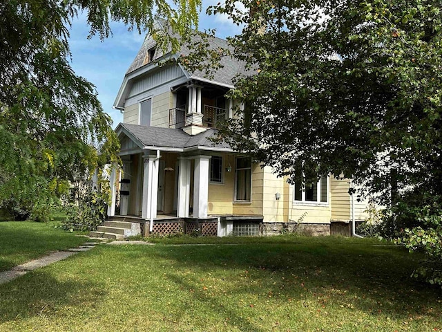 view of front of property with covered porch and a front yard