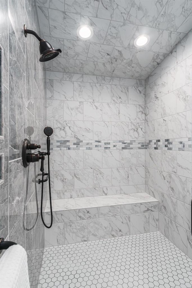 bathroom featuring tiled shower