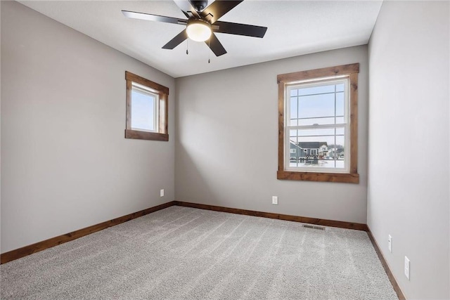 carpeted empty room featuring ceiling fan