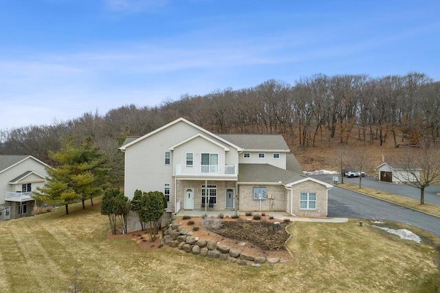 view of front facade featuring a front yard and a garage