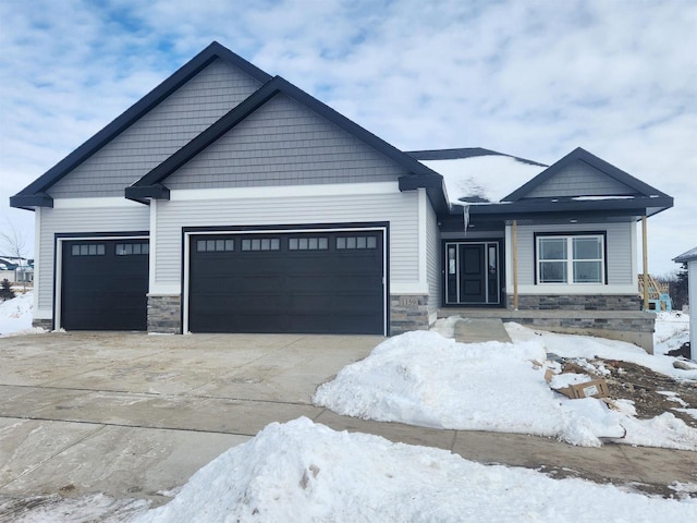 view of front facade featuring a garage