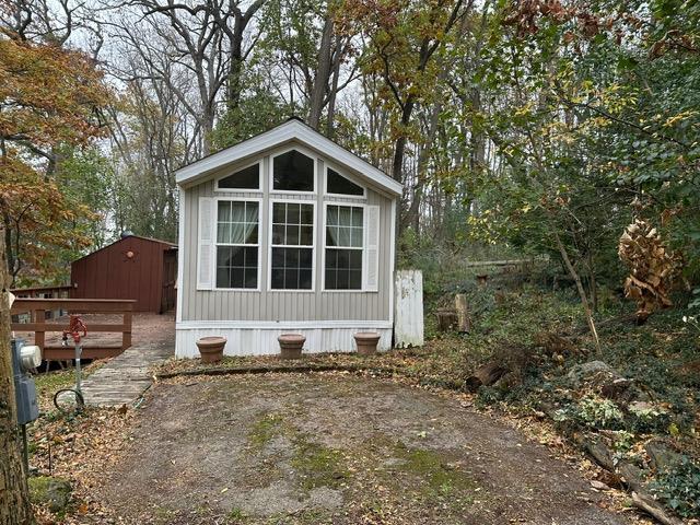 view of outbuilding