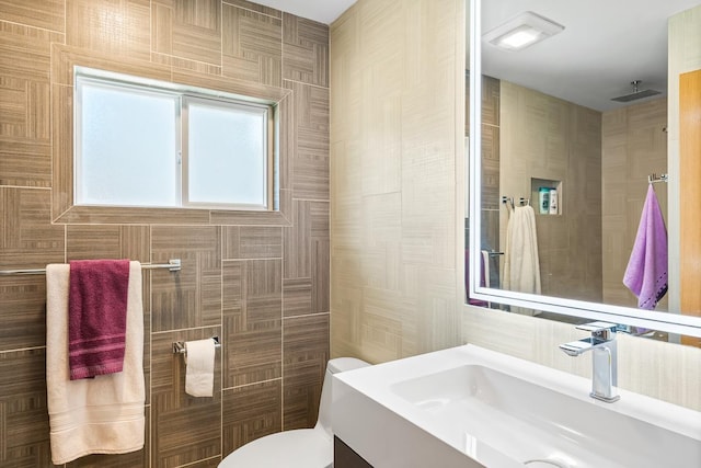 W1188 Spring Grove Rd, Green Lake, WI 54971 - bathroom featuring tile walls, toilet, and vanity