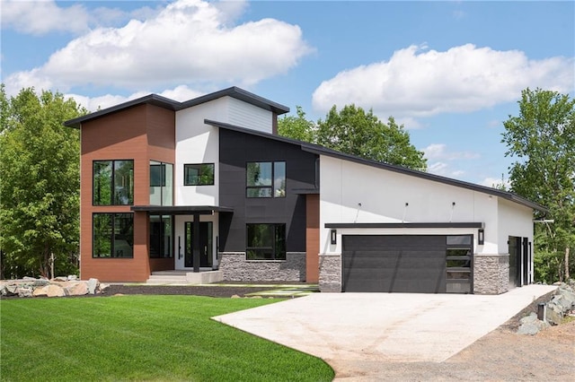 view of front of home with a front lawn