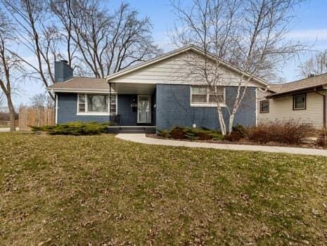 ranch-style home featuring a front yard