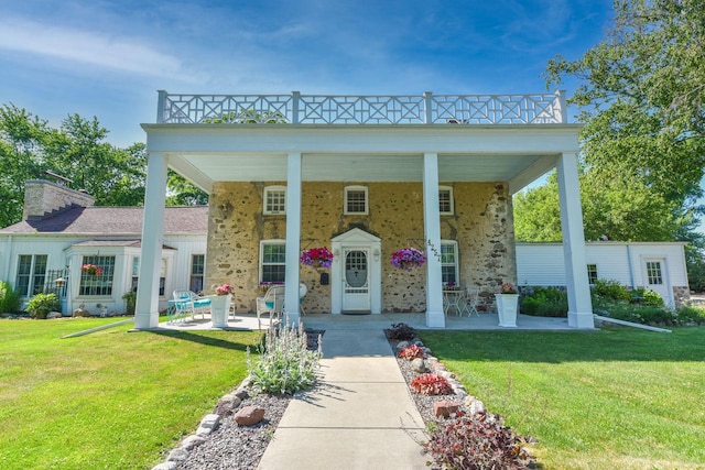 view of front of house with a front yard