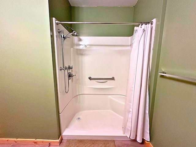 bathroom with curtained shower