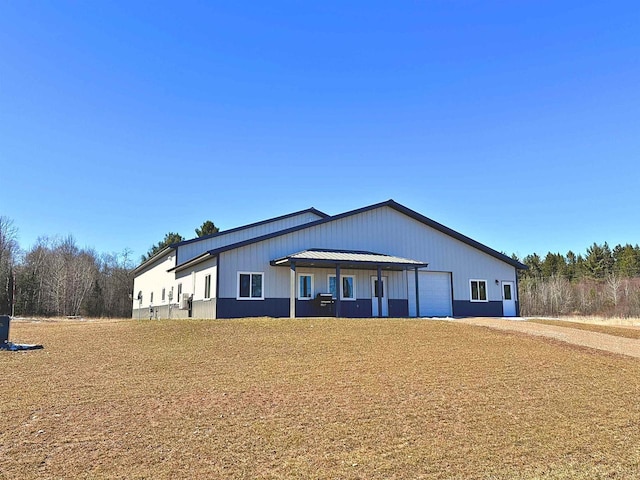 view of front of home featuring a porch and a garage