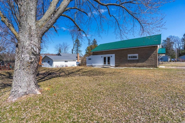 exterior space with a yard