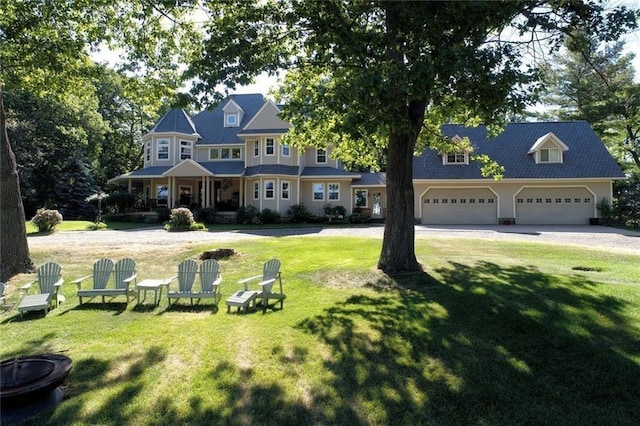 view of front of property featuring a front lawn and a garage