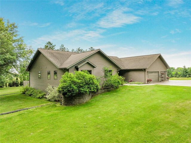 ranch-style house featuring a front lawn and a garage