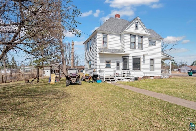 view of front facade with a front yard