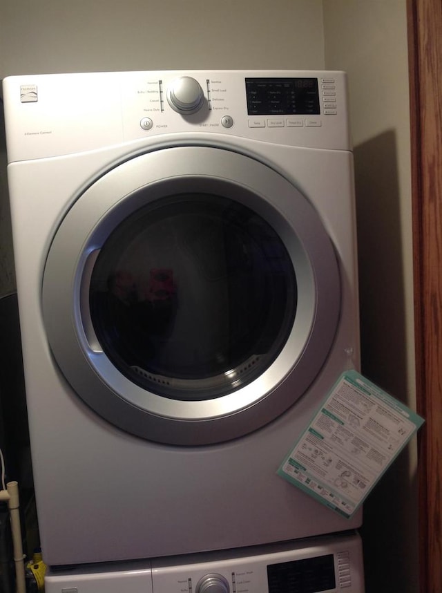 laundry room featuring washer / clothes dryer