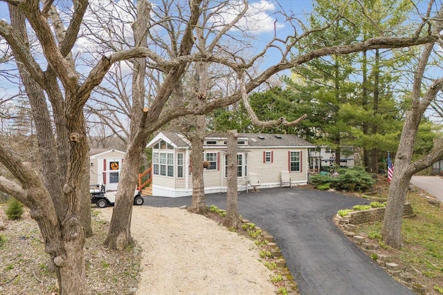 view of front of property