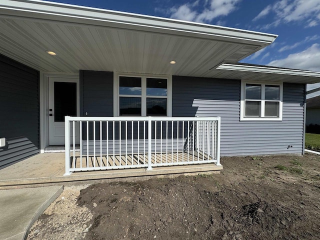 doorway to property with covered porch