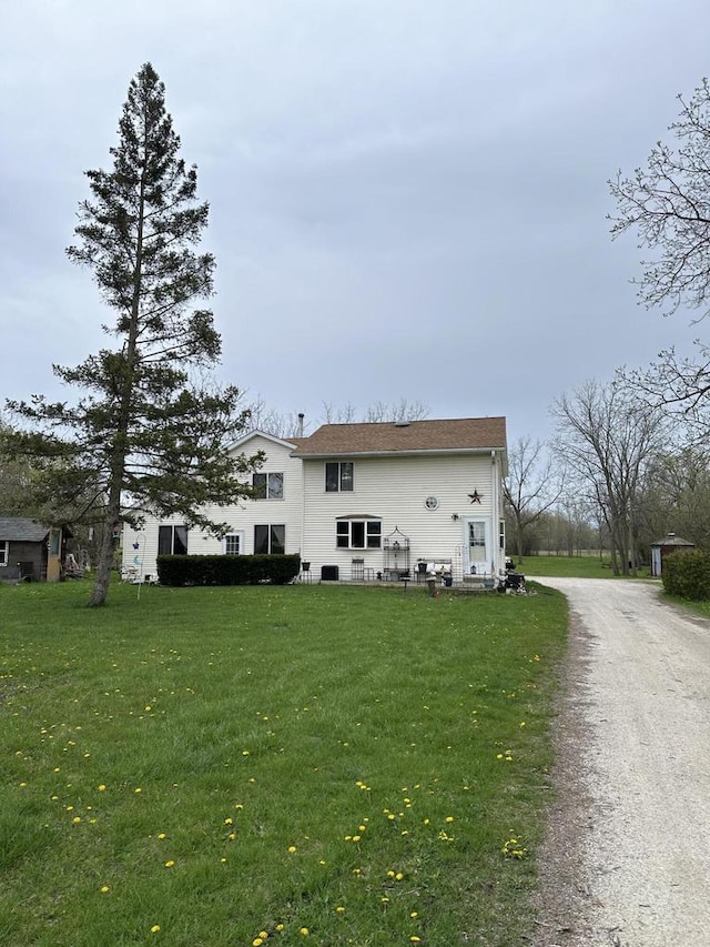 view of front of home with a front lawn