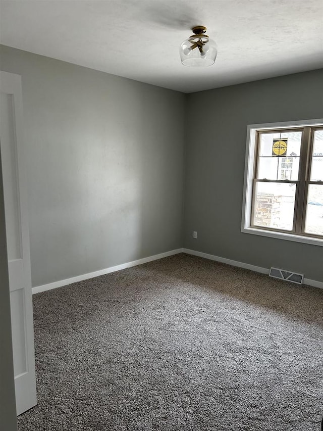 unfurnished room with carpet