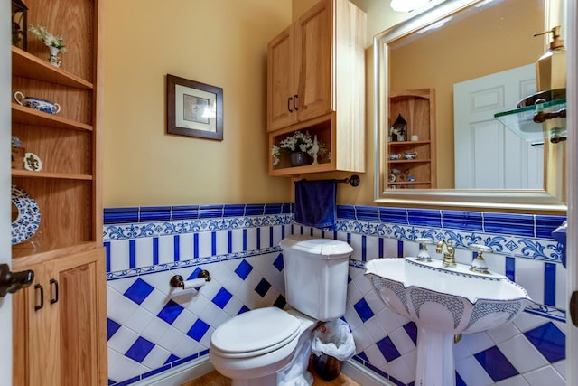 3310 Saracen Way, Verona, WI 53593 - bathroom with tile walls and a wainscoted wall