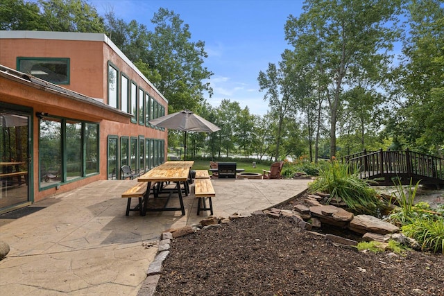 view of yard featuring a patio