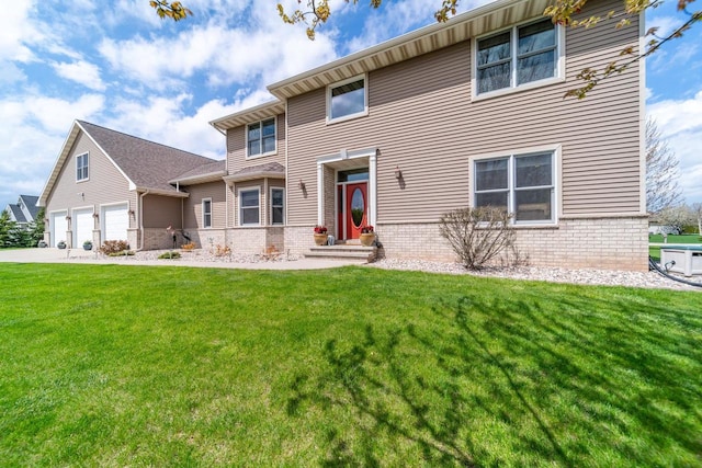 view of front of home featuring a front yard and a garage