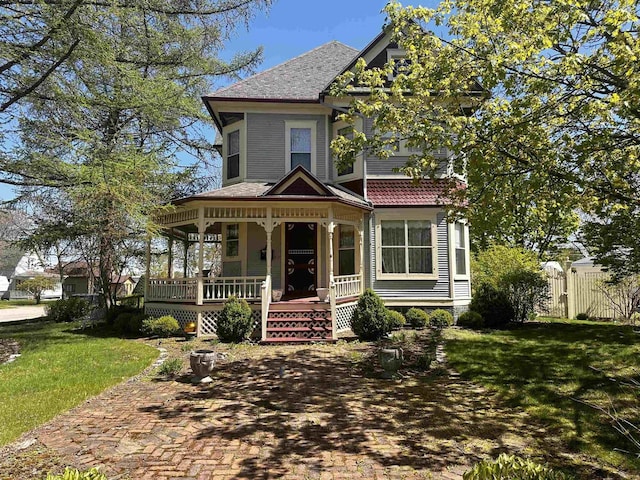 view of front of house featuring a front lawn and covered porch