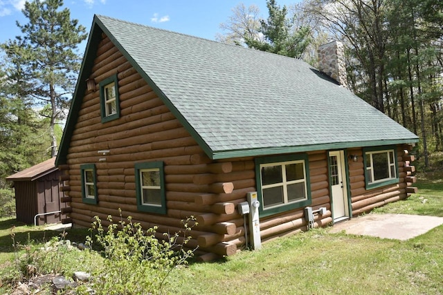 exterior space featuring a front yard